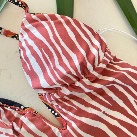 MAAJI - Tropical Parady V Wire One Piece Swimsuit - Picture 12 of 17